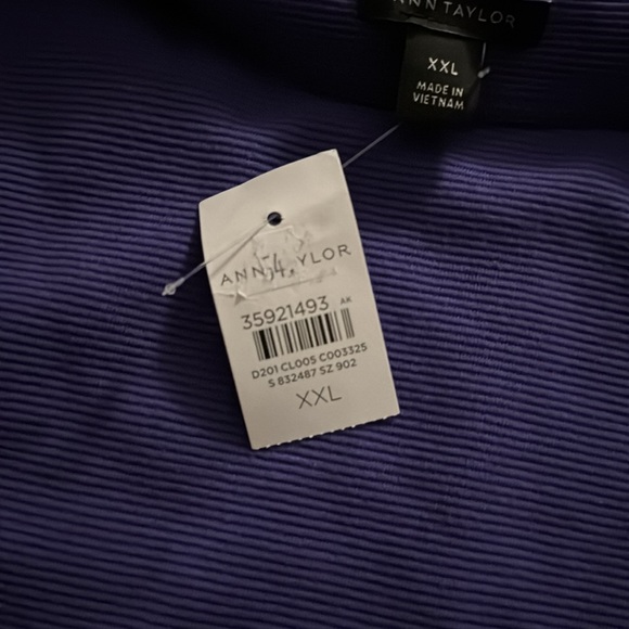 Ann Taylor NWT❗️Button Sleeve Boatneck Top - Picture 6 of 8